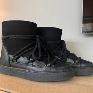 Inuikii skor - Ett par jättefina inuikii skor som är helt oanvända pga fel storlek.