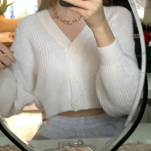 Stickad kofta - Jättefin stickad kofta från HM i storlek xs, köpt i vintras❤️☺️ 