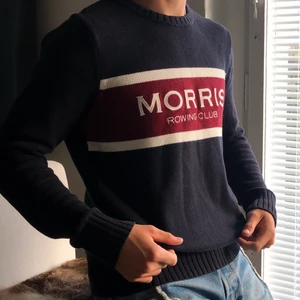 Morris stickad tröja - ‼️Rensar garderoben på knappt använda kläder‼️ Denna Morris tröja är använd ett par gånger men inget slitage finns. Storlek S (tts). Kvitto finns ej. Prutbart pris. (Rök & djurfritt hem)