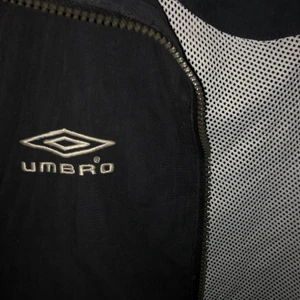Umbro retro jacka Strl S  - Fett nice jacka mer bilder kan skickas om det önskas av köpare:)