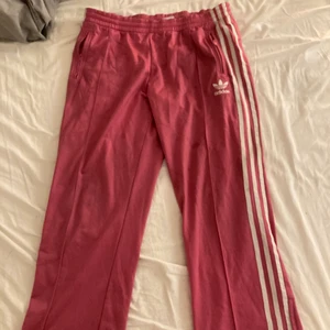 Rosa adidasbyxor  - Jättefina, frakt 79kr♥️♥️