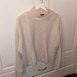 Stickad tröja från Ginatricot  - Sticker ej, använd fåtal gånger 