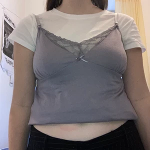 Linne - Fint lila linne! Står storlek L men passar mig som brukar ha kring S