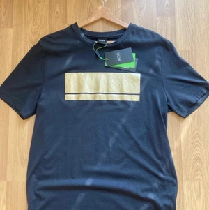 Hugo boss  - Hugo boss T-shirt storlek M helt ny 