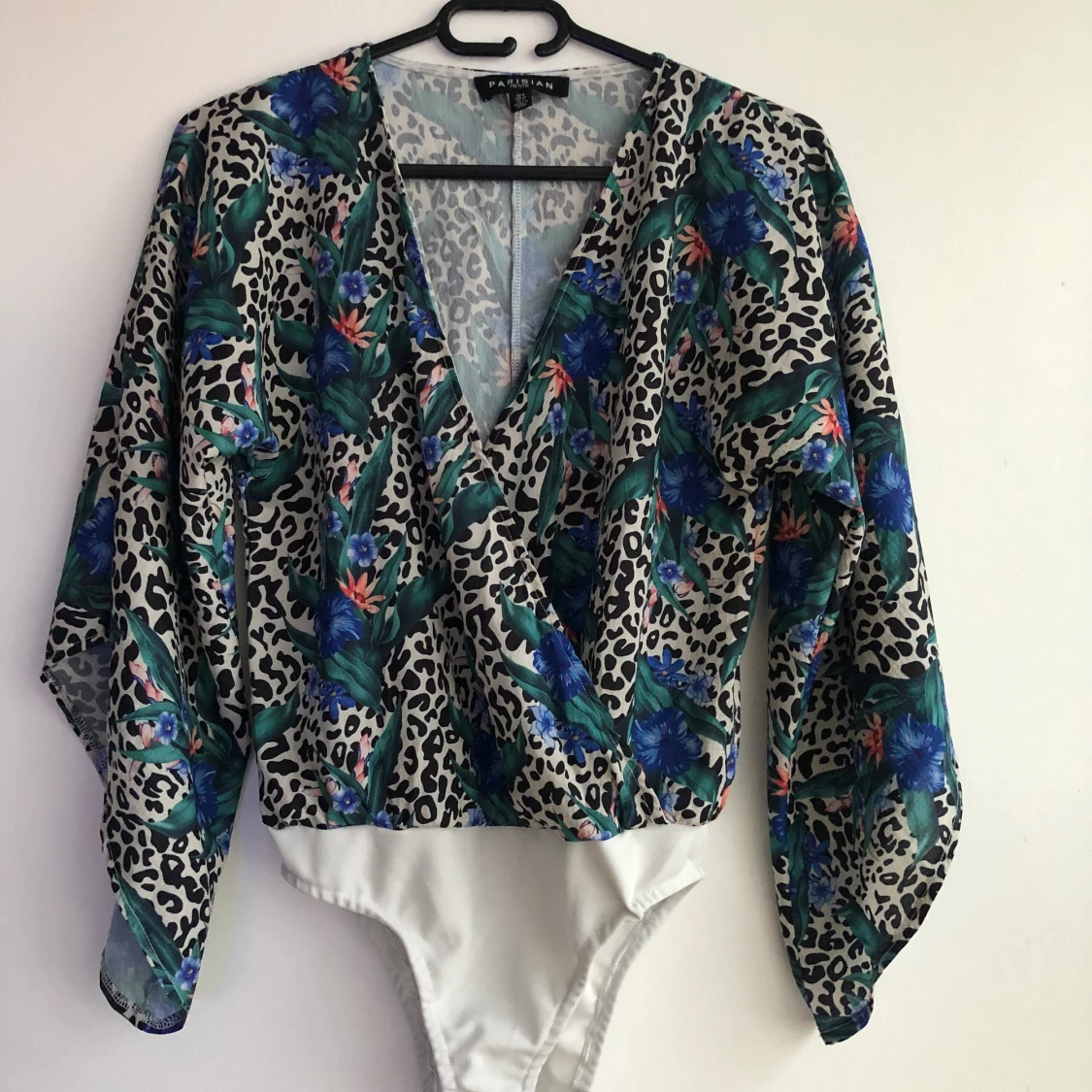 Body with large sleeves