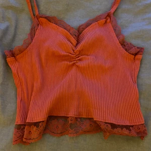 Rosa topp - Rosa as söt topp i storlek L men skulle säga att den passar en s-m