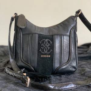 Bag | Väskor från Guess | Second hand online | Köp på Plick