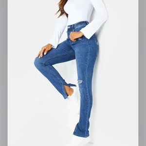 Jeans  - Aldrig använt då de är för stora och går ej att lämna tbx 