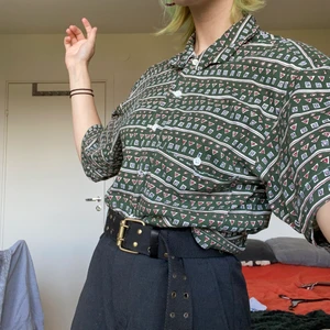 Skjorta - Fin Mönstrad hemma sydd skjorta🤍 Den passar storlek S:) Köparen står för frakten📦💕