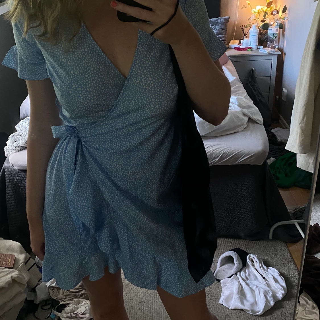 Blå prickig klänning str 36