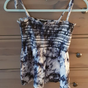 Tiedye topp - Fint linne med resår och snören 🌻