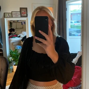 Fin svart blus - Svart blus i jättebra skick.