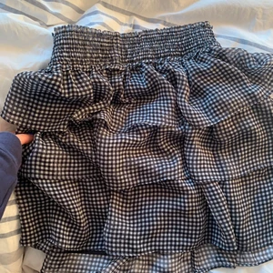 Rutig kjol - Rutig kjol ifrån H&M! Anvönd Max 3 gånger! Köpare står för frakt