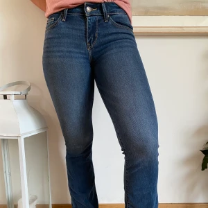 Levis jeans - Nästintill oanvända Levis Jeans i modell 715 bootcut storlek 25 💕