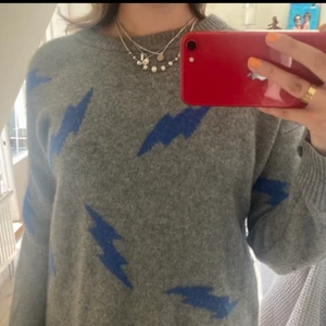 Zadig voltaire sweather  - En cashmere tröja från Zadig i en storlek S. Köpt för 2 år sedan men i bra skick. Köpt för 4000 säljer för 1500 men e flexibel .