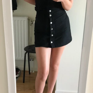 Kjol - Kjol från h&m som är lite för små för mig