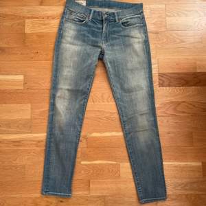 Ralph lauren jeans, low rise, storlek 28, ljus tvätt och aldrig använda 👏🏽👏🏽