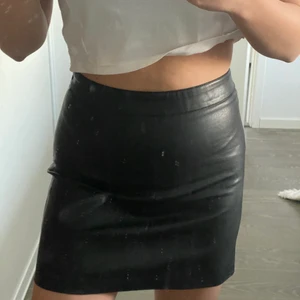 Ginatricot skinnkjol strl 34 - Superfin skinnkjol från ginatricot. Endast använd 1 gång så i nyskick😍😍