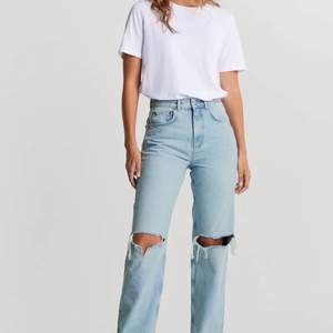 🌸 90s high waist jeans från Gina, helt oanvända med prislapp kvar. Säljes pågrund av fel storlek, nypris 499kr. Köparen står för frakt om det önskas. 