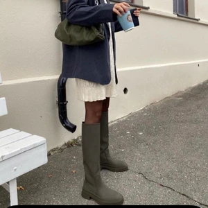 Zara boots gröna - Så fina höga boots från zara i storlek 37 endast använda 1 gång’❤️