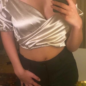 Satin topp - Jätte fin topp som endast är använd 1 gång! 