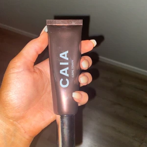 Caia liquid bronzer - Säljer en helt oanvänd liquid bronzer från Caia i färgen CAPE TOWN