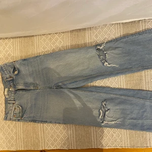 Jeans Zara - Jeans från Zara, modell full length. Riktigt långa i benen! 