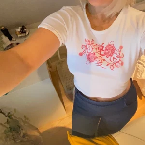 Croppd t-shirt - Super snygg cropped t-shirt från Bershka