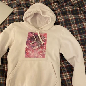 THE COOL ELEPHANT - Så snygg hoodie från The Cool Elephant💜 Den är i jättebra skick och har använts fåtal gånger. Köptes för 600kr💜💜💜 