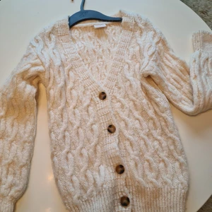 Mamma tröja - Stickad gravid kofta. Har använts enstaka gång.