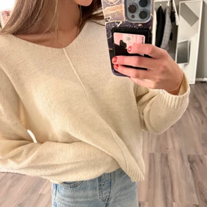 Stickadtröja HM - En stickad tröja från HM i storlek xs, pris 50kr+frakt