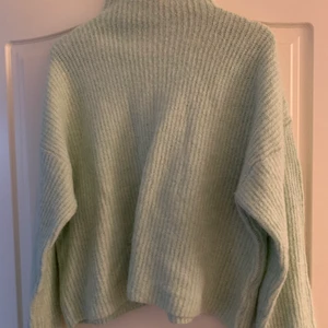Mintgröna tröja - Storlek M, aldrig använd 