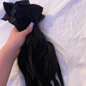 Brunt löshår🤎 - Har ingen användning längre av dem men det är 6 st löshår köpte för 1000kr jätte bra kvalite från rapunzel🤎