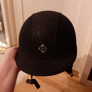 Charles owen hjälm i storlek 58 - Inte tappad eller avramlad. Fint skick