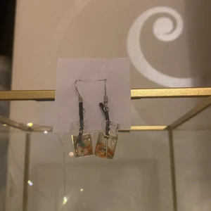 Öronhänger - Hemmagjorda öronhänger 15 kr 