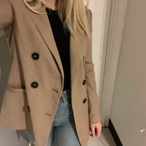 Kavaj - Beige kavaj, inte använd många gånger