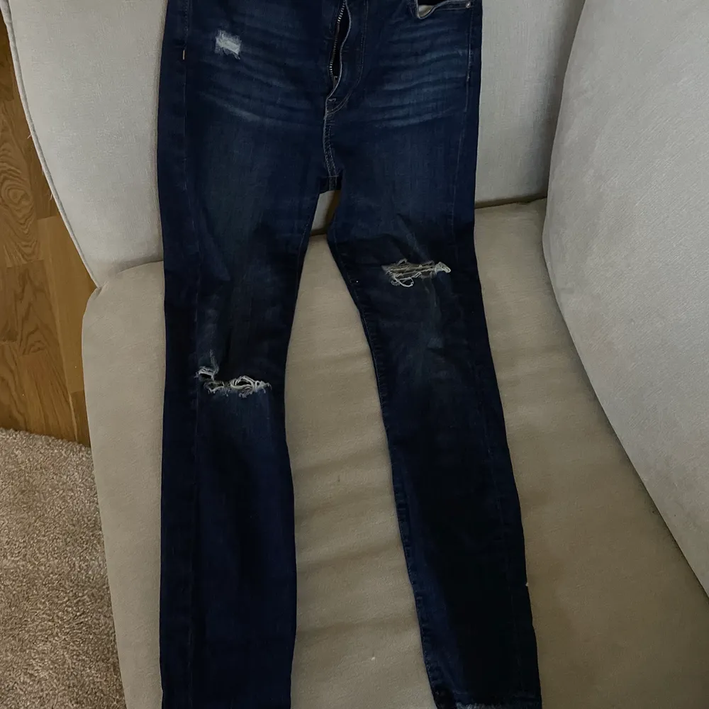 Highwasted jeans i strl 25, stretch . Jeans & Byxor.