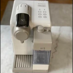 Kaffemaskin espresso - Espressomaskin, nyskick. Med toutchknappar.   