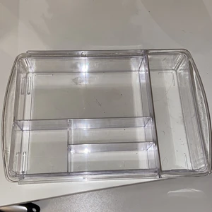 Förvaring - En bra förvaringslåda till smycken och annat kommer skölja av den innan jag ger ( det är bara damm)