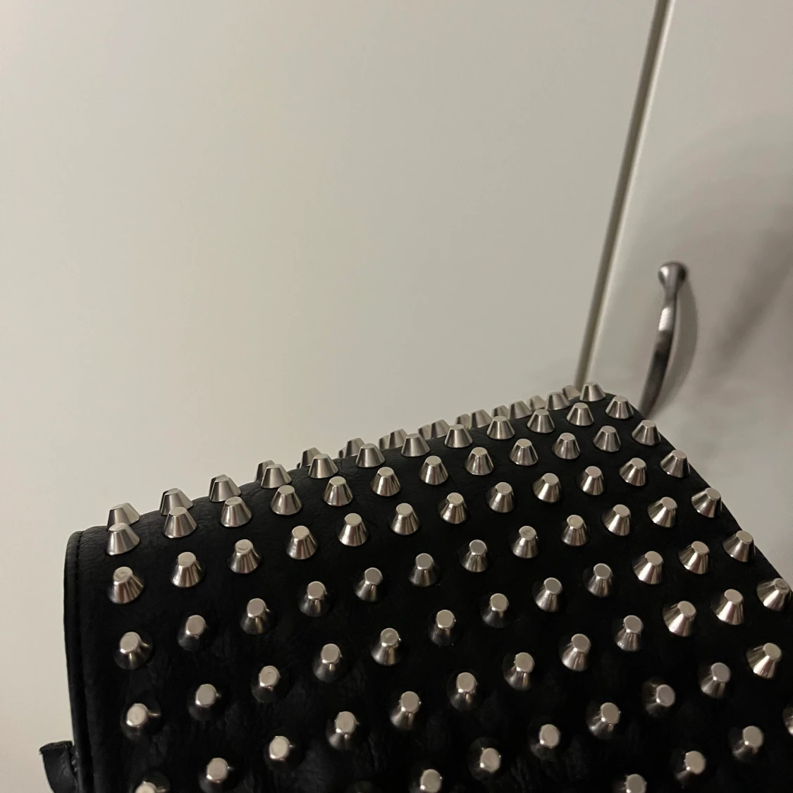 Svart Väska med nitar🖤 - 90