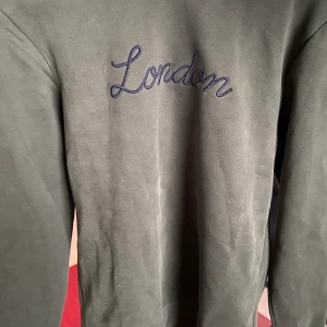 Hoodie, LONDON - Helt ny, jätte fint och skönt.