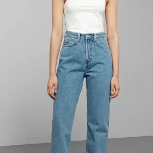 Jeans - Super snygga jeans från weekday i modellen rowe! Älskar dem och köpte de i somras men de har tyvärr blivit för små för mig:( köpta för 500kr säljer för 270kr! Skriv för fler bilder❤️