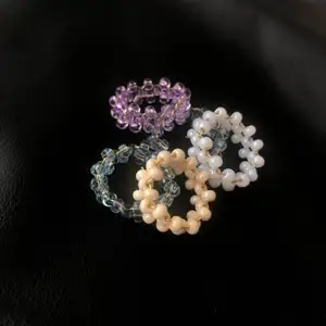 Handgjorda ringar för 39kr/st! Ringarna finns i färgerna blå, lila, vit & creme! Köp 3 valfria ringar för 100kr