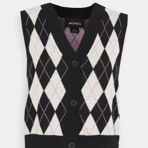 Väst! - Snygg och trendig väst från monki! Aldrig använd så är i nyskick! Storlek M! Skriv privat för frågor! Köpare står för frakt!