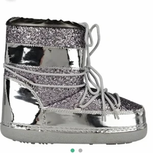 Ella cruz  - Säljer mina skor ifrån ella cruz i storleken 38/39. Säljer då dem inte kommer till användning då jag har ett par andra. Skorna är helt oanvända. Buda ifrån 300 ellr köp direkt för 500kr☺️💕