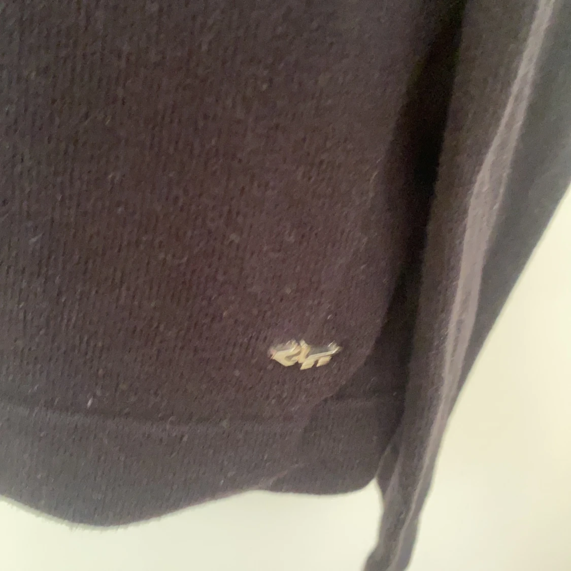 Stickad svart tröja med färgat mönster - 91