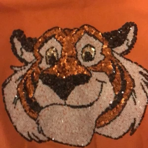 Tröja - Hej säljer en hjärterum tröja som används 4-6 gånger 170+frakt