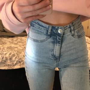 Superfina jeans från Gina, aldrig använda endast testade, nypris 300kr säljer för 149kr! Storlek S