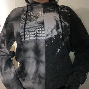 RIBECKA HOODIE - Hoodie från madlady i storlek XS. Madlady x Ribecka