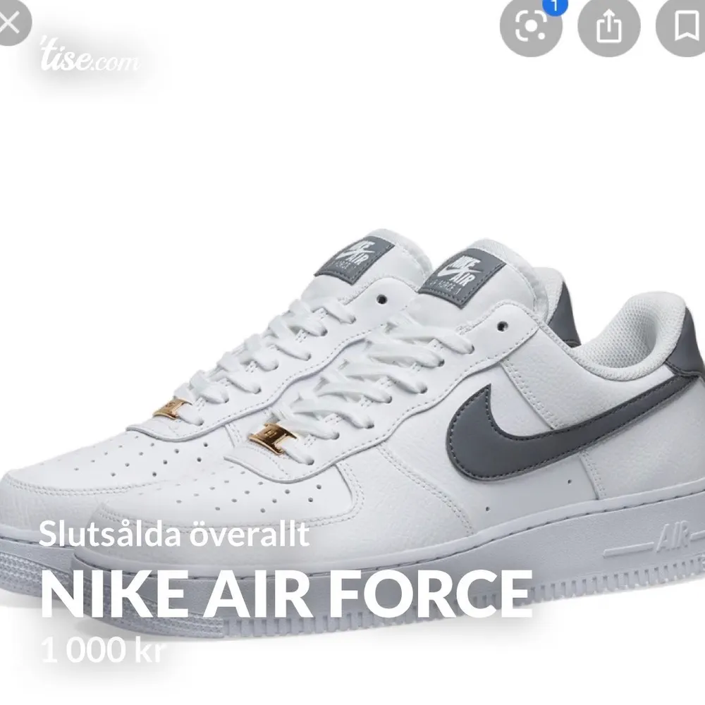 Säljer mina Nike air force med grått swoosh märke, som är slutsålda överallt. Snörena är slitna, men byter man ut dom så kommer skon se mycket fräschare ut, då dom är bra skick övrigt. Bud från 600 kr. Möts i Stockholm eller skickar mot fraktavgift . Skor.